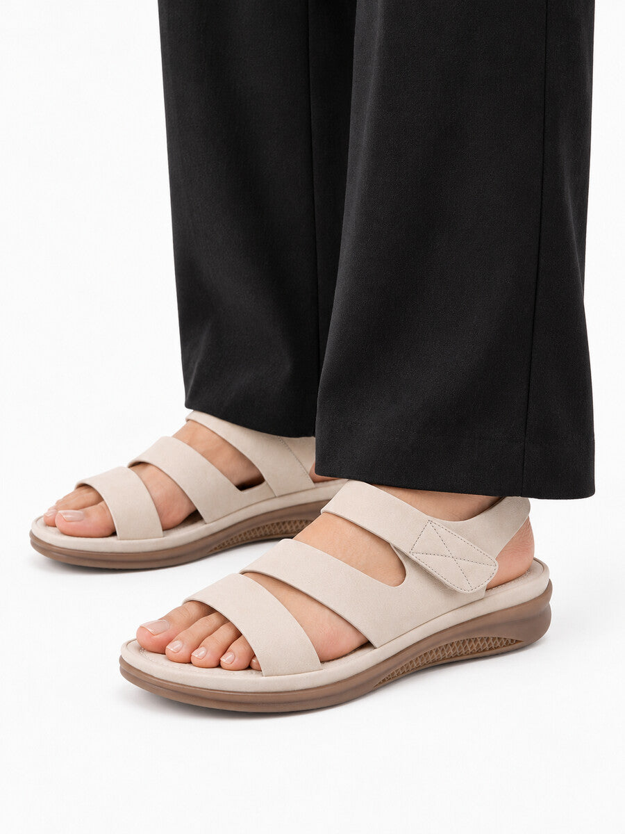 Fiona – Sandale compensée romaine femme – Beige — portée