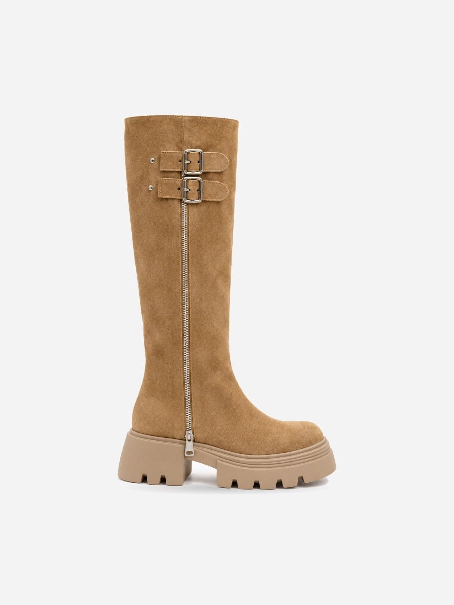 Alicia – Botte haute en daim vintage à boucles femme — profil droit
