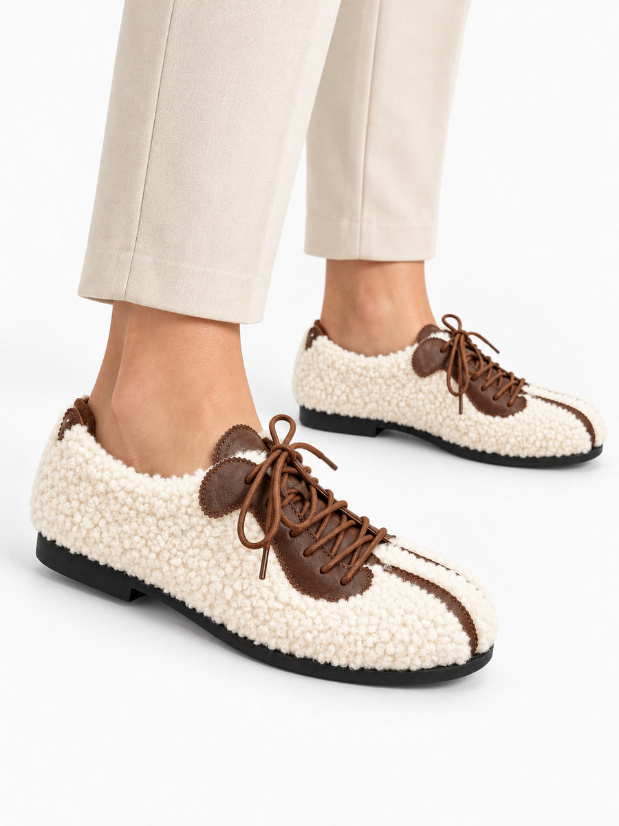 Aliénor – Mocassin blanc cassé femme — portée