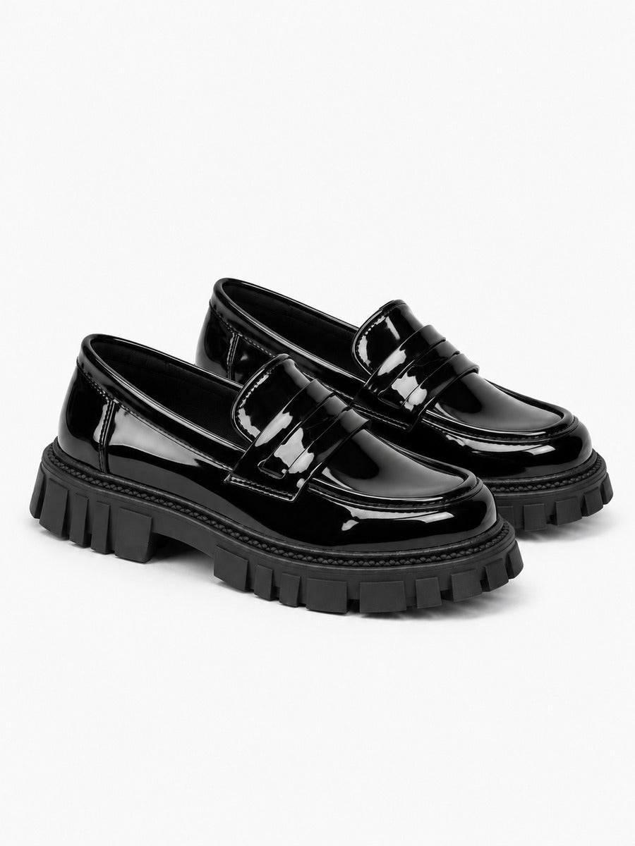 Alma – paire de mocassins enfant noirs vernis, vue 3/4