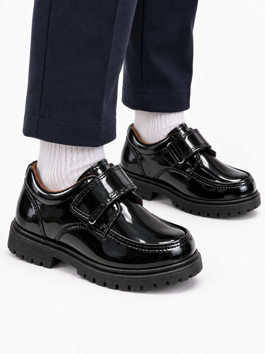 Anatole – Chaussure scolaire noire enfant garçon — porté