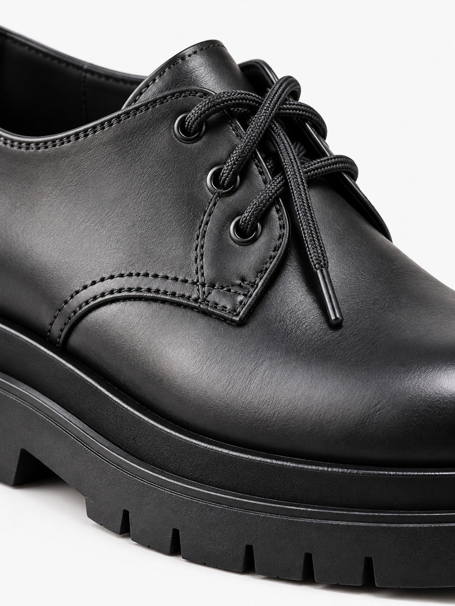 André – Chaussure derby noire à semelle épaisse homme — détail