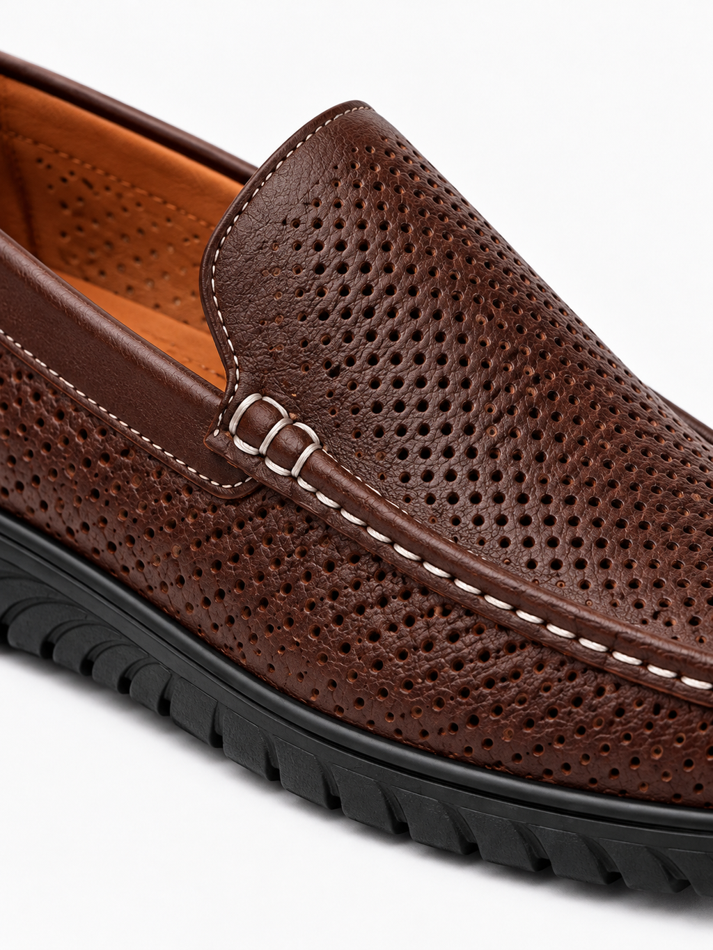 Arthur – Mocassin homme en cuir cousu main — détail matière