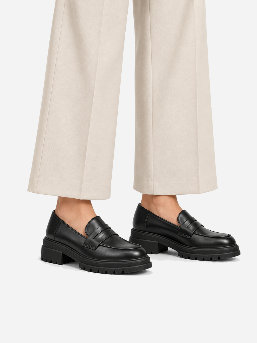 Camille – Mocassin plateforme femme – Noir — portée