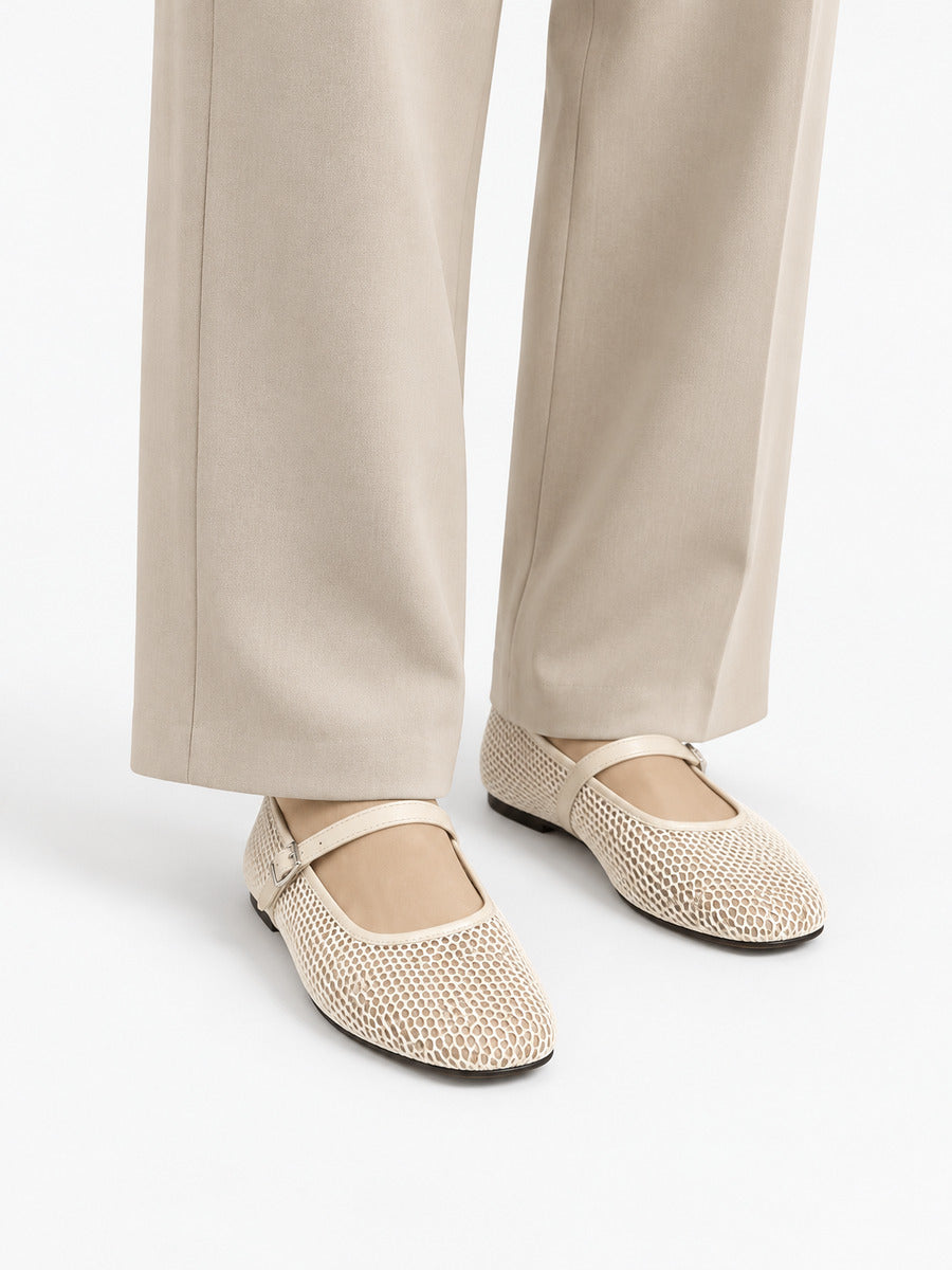 Axelle-Marie – Babies en filet femme – Beige — portée