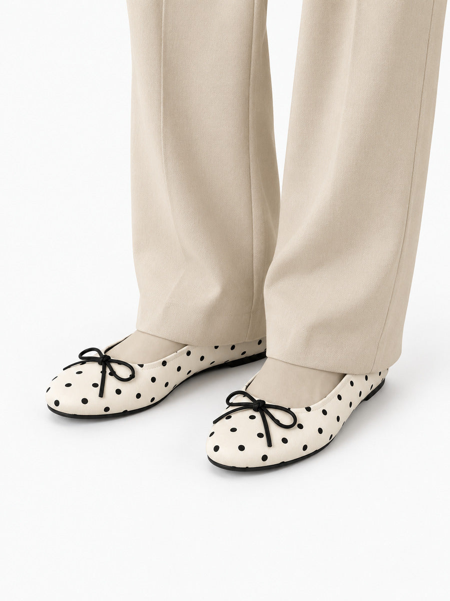 Clémence-Rose – Ballerine à pois bout rond femme – Beige — portée