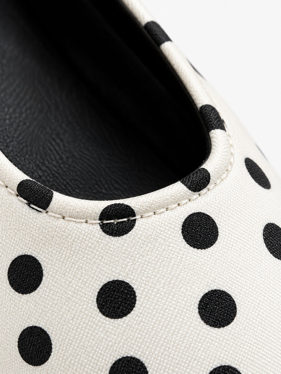 Élise-Marie – Ballerine à pois à enfiler femme – Blanc — détail