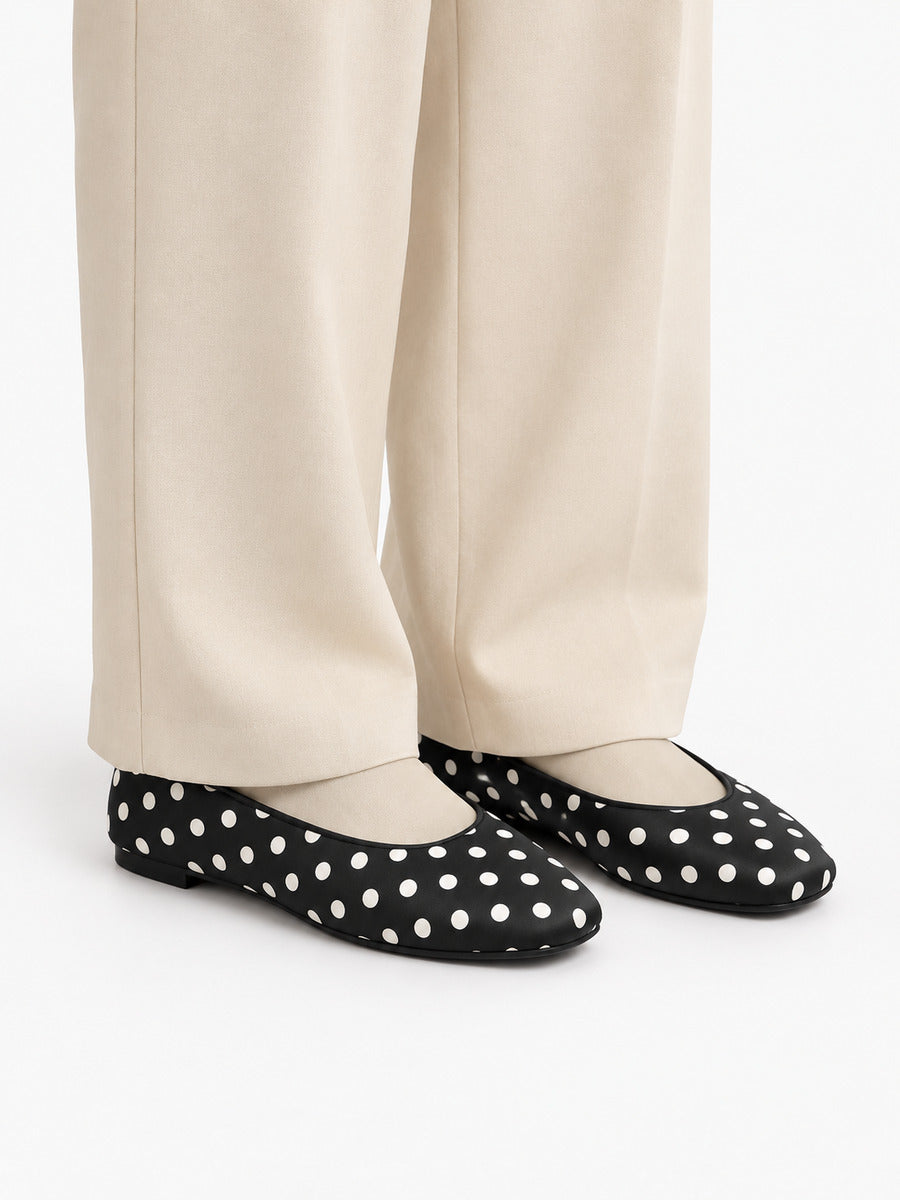 Élise-Marie – Ballerine à pois à enfiler femme – Noir — portée