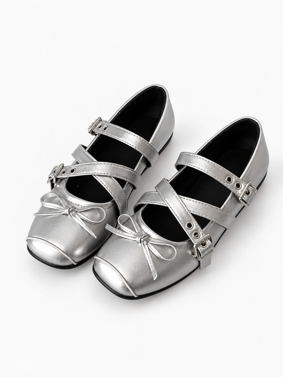 Madeleine-Marie – Babies argentées à boucle femme – Argent — trois quarts