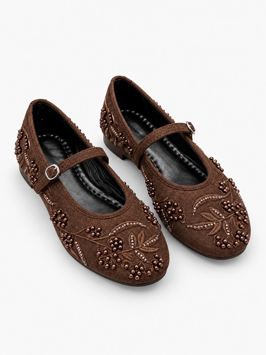 Madeleine-Rose – Babies brodées à perles femme – Marron — trois quarts