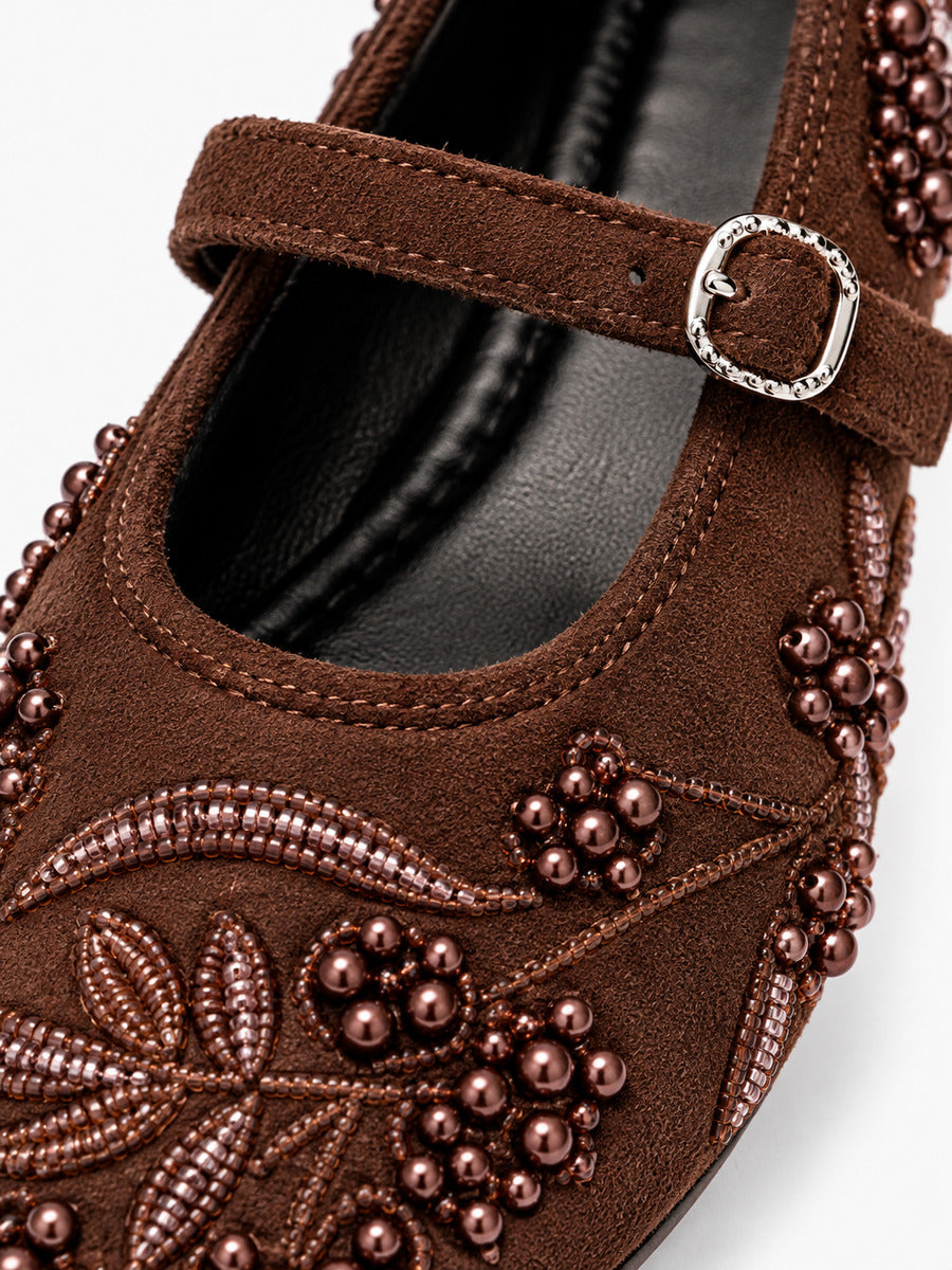 Madeleine-Rose – Babies brodées à perles femme – Marron — détail