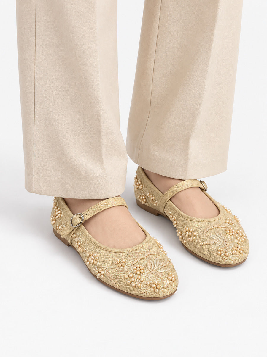 Madeleine-Rose – Babies brodées à perles femme – Abricot — portée