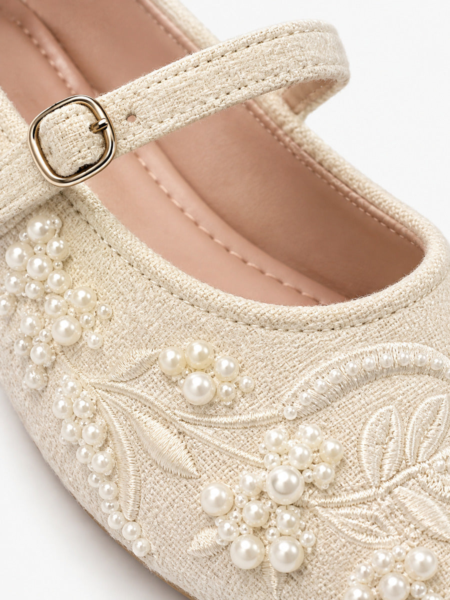 Madeleine-Rose – Babies brodées à perles femme – Beige — détail