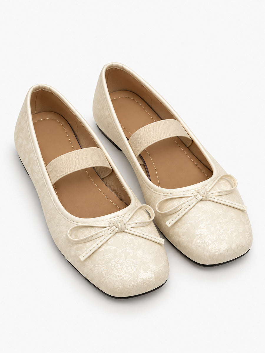 Margaux-Marie – Babies à enfiler bout carré vintage femme – Beige — trois quarts