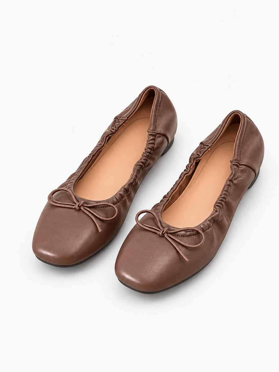 Margaux-Rose – Ballerine à volants et nœud femme – Marron — trois quarts