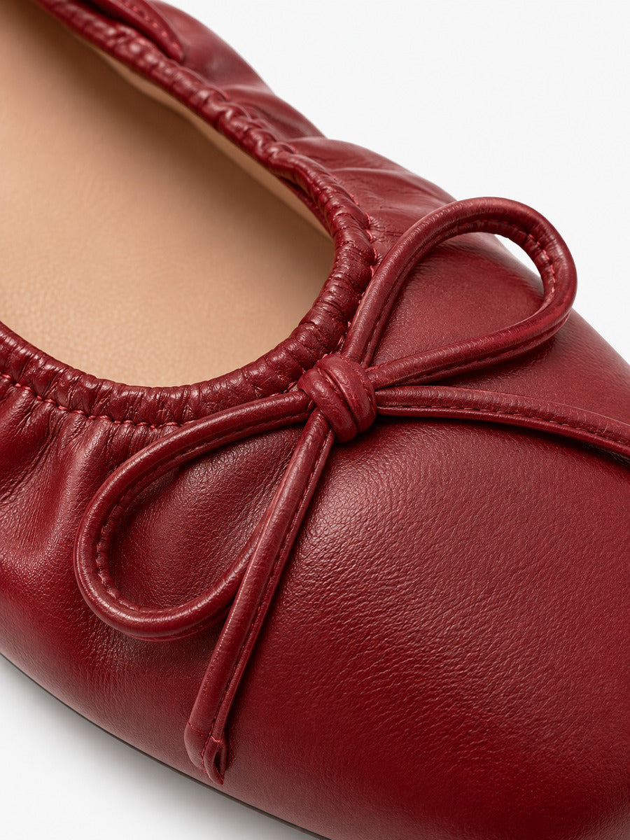 Margaux-Rose – Ballerine à volants et nœud femme – Rouge foncé — détail
