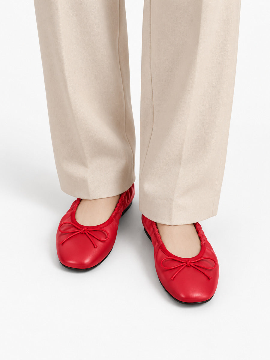Margaux-Rose – Ballerine à volants et nœud femme – Rouge — portée