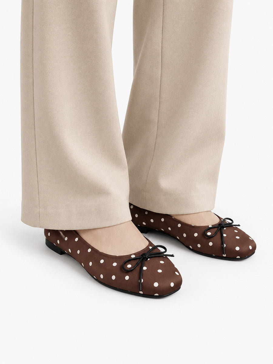 Maud-Rose – Ballerine à pois semelle souple femme – Marron — portée