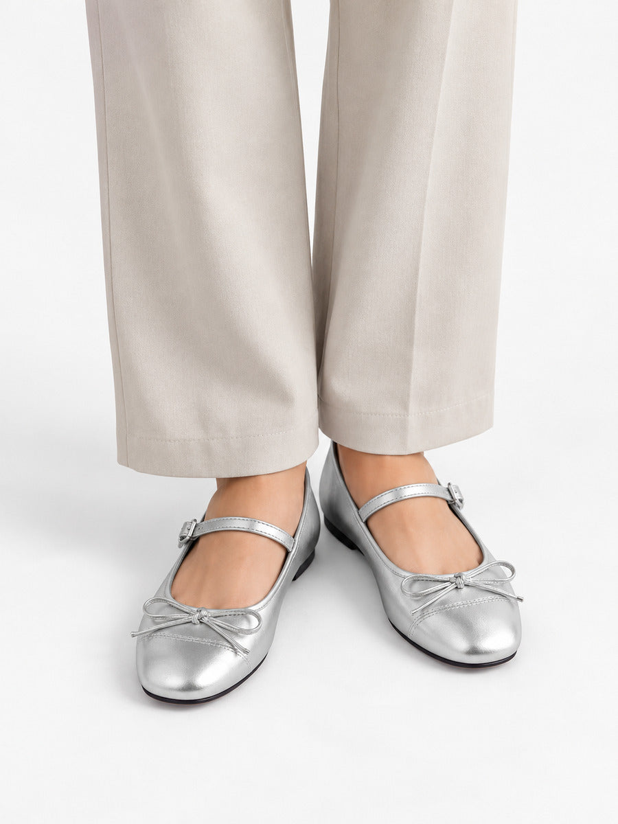Mathilde-Rose – Ballerine vintage à nœud papillon femme – Argent — portée
