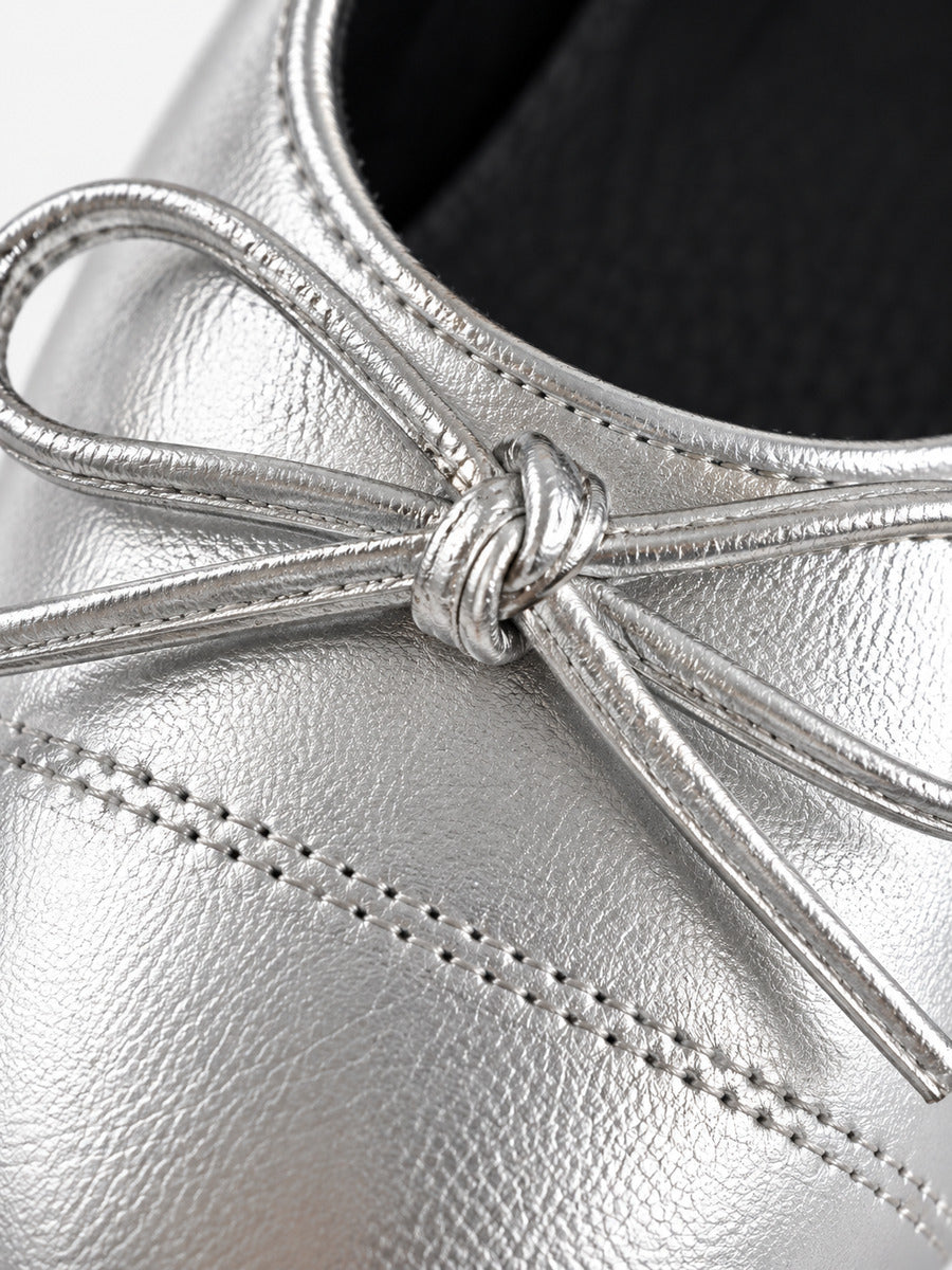 Mathilde-Rose – Ballerine vintage à nœud papillon femme – Argent — détail