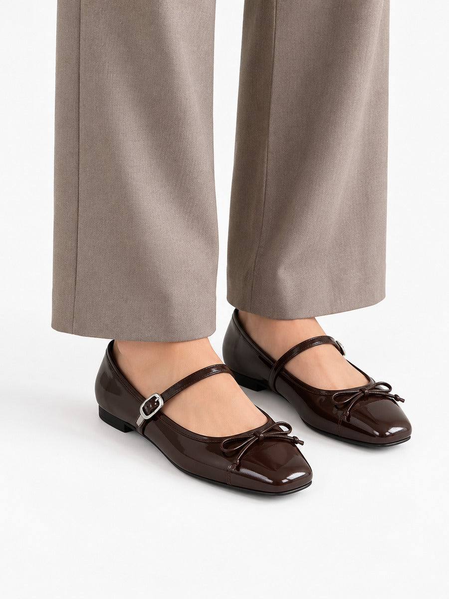 Mathilde-Rose – Ballerine vintage à nœud papillon femme – Marron — portée