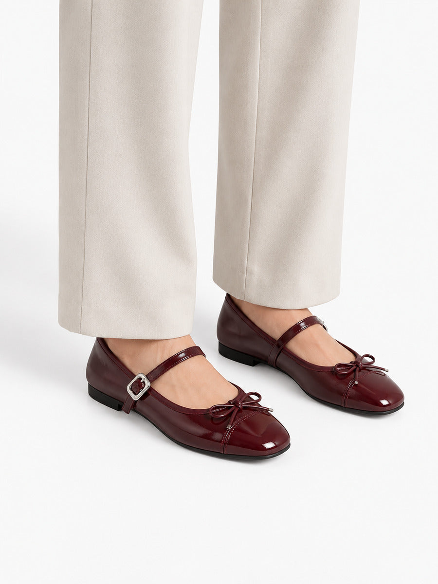 Mathilde-Rose – Ballerine vintage à nœud papillon femme – Rouge bordeaux — portée