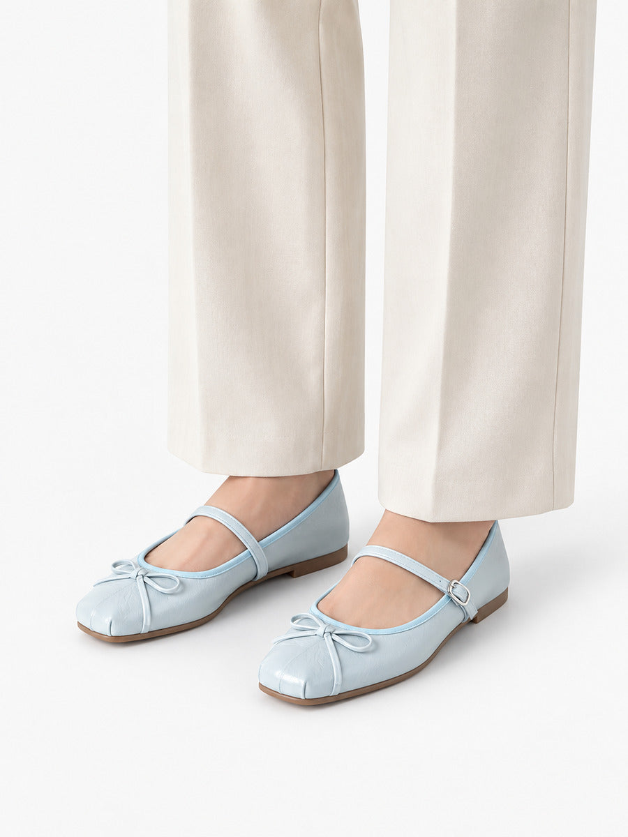Mélanie-Marie – Babies légères à nœud papillon femme – Bleu ciel — portée