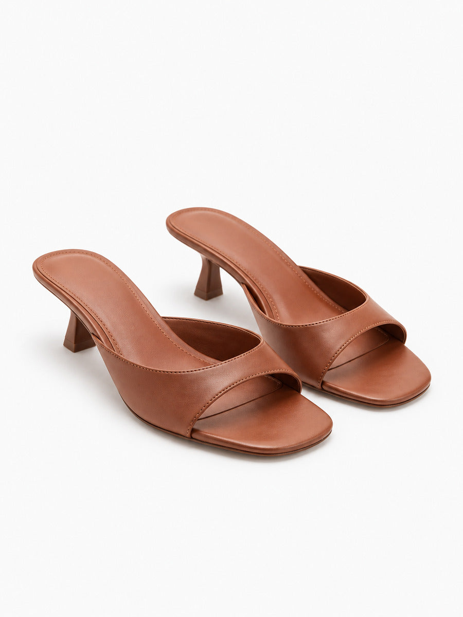 Noa-Marie – Mule à bout carré ouvert et talon épais femme – Marron — trois quarts