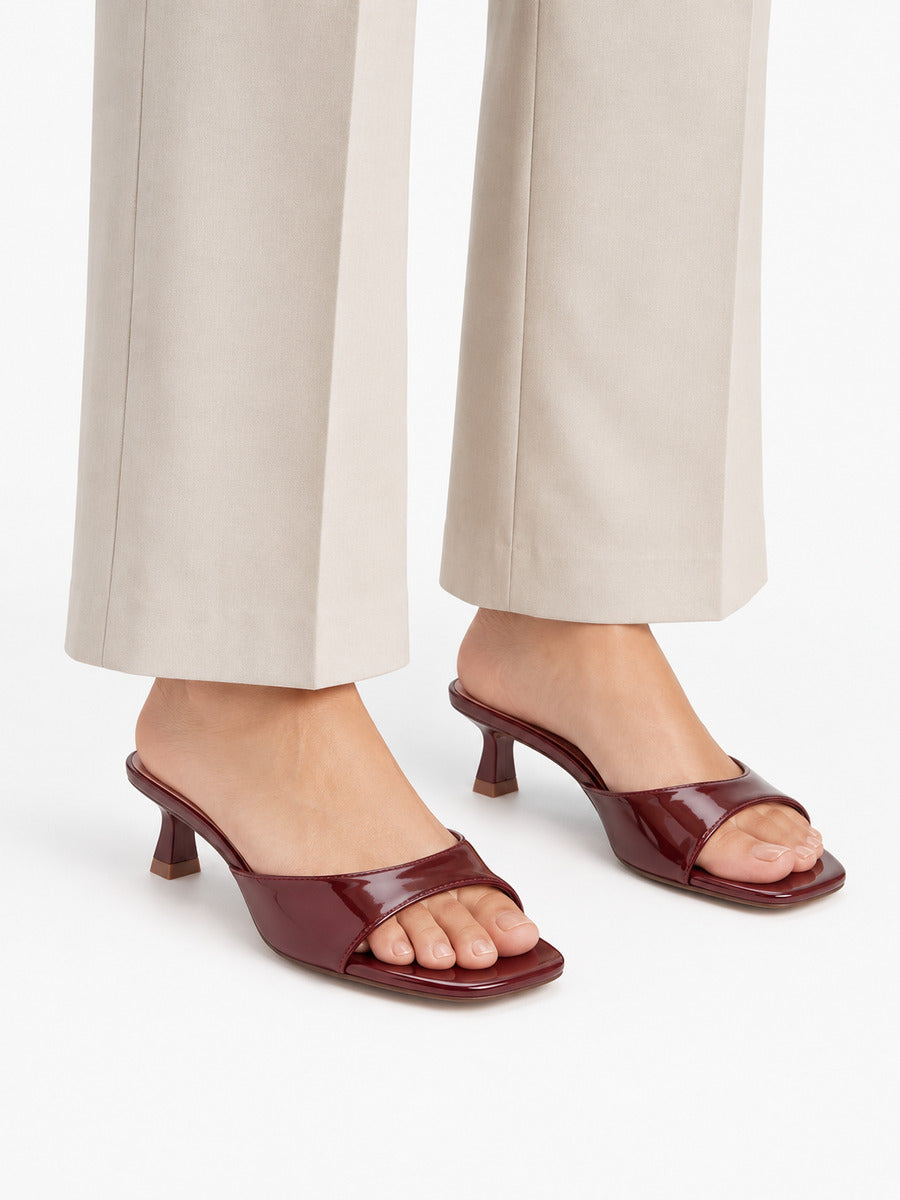 Noa-Marie – Mule à bout carré ouvert et talon épais femme – Rouge bordeaux — portée