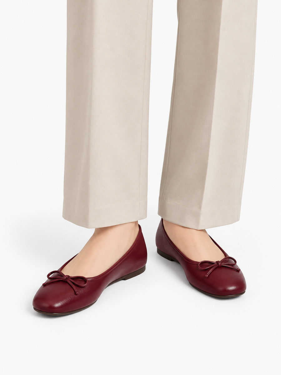 Noa-Rose – Babies en cuir à nœud papillon doux femme – Rouge bordeaux — portée