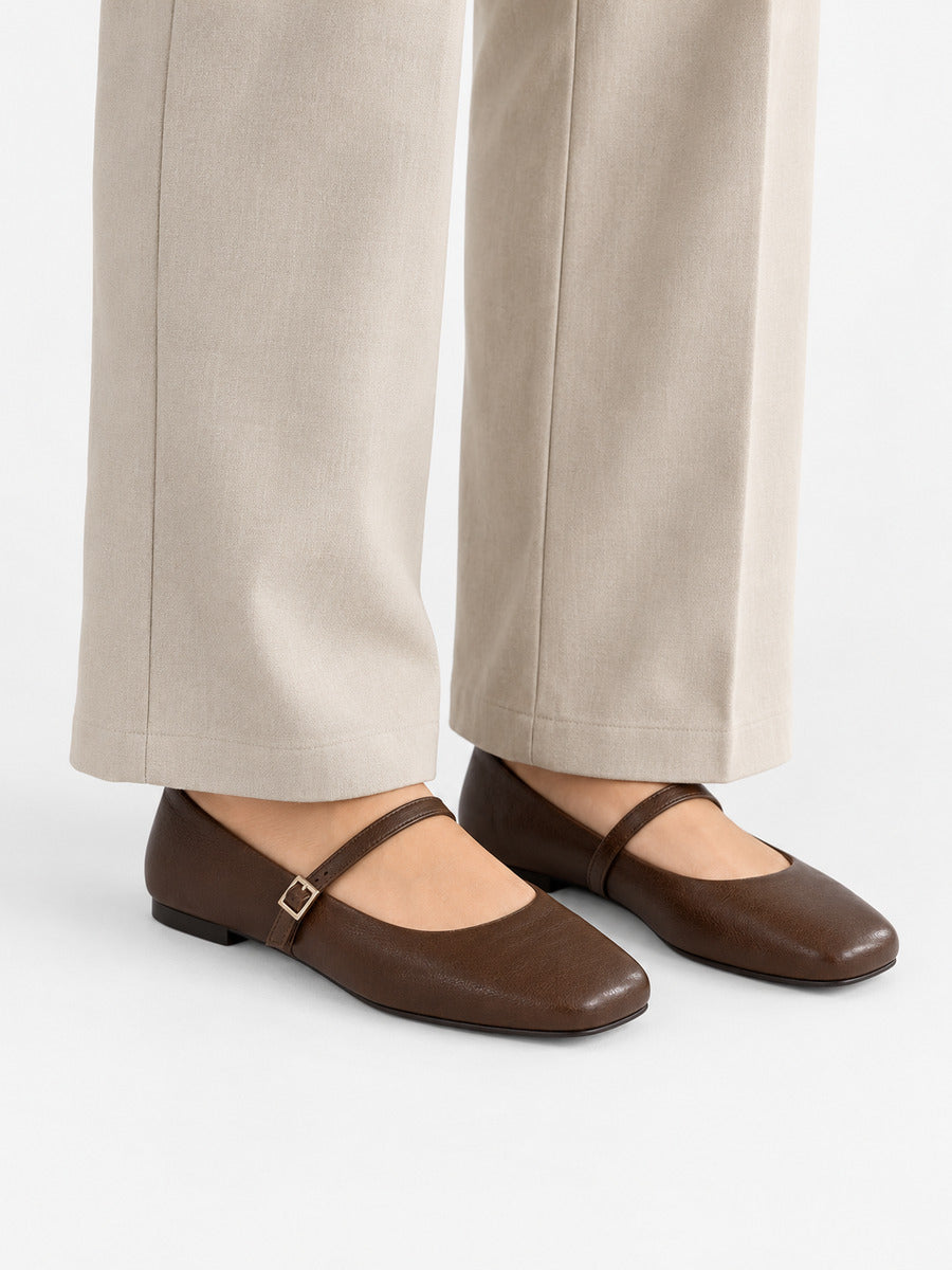 Pauline-Rose – Babies en cuir souple bout carré femme – Marron — portée