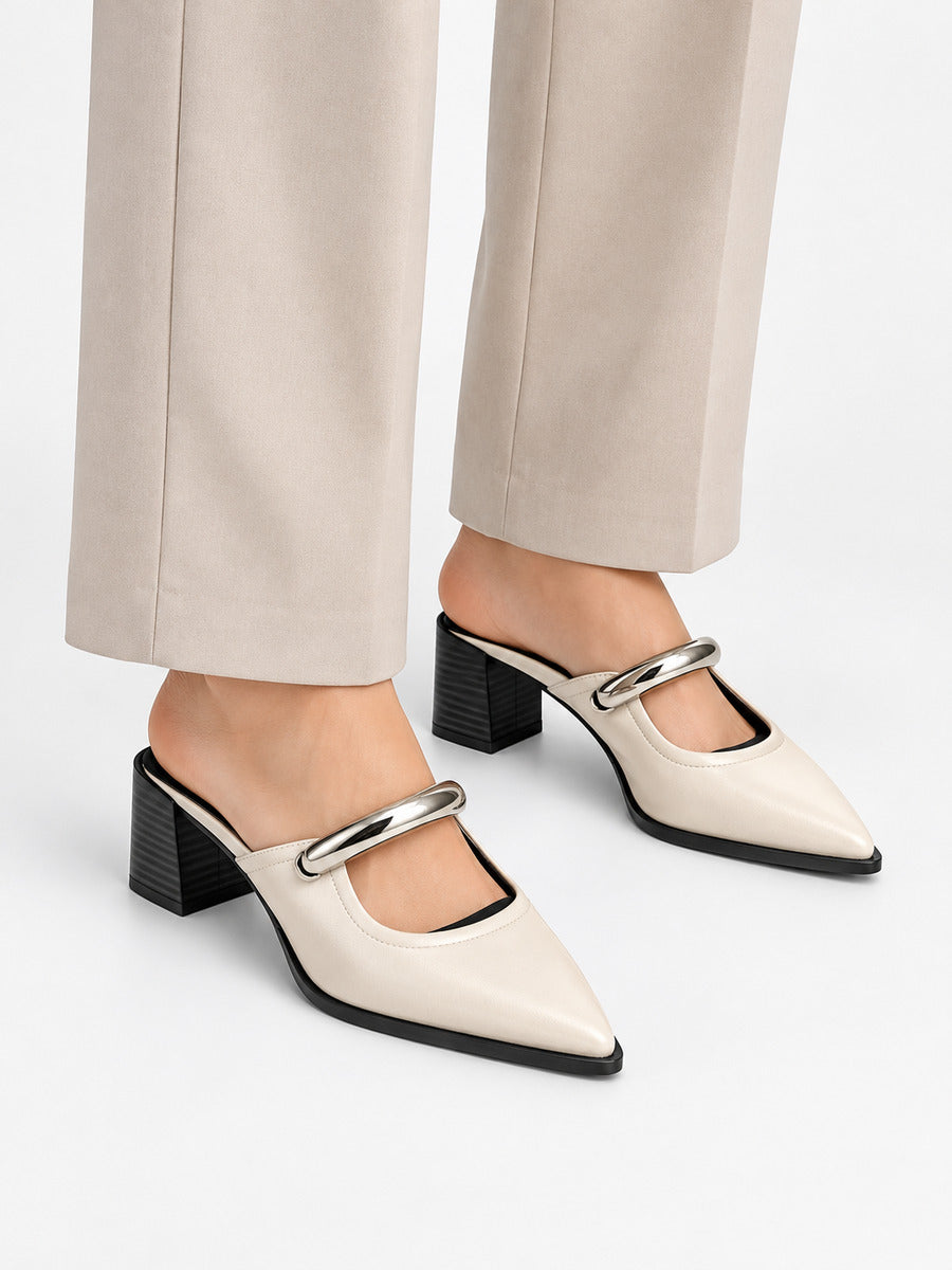 Rachel-Marie – Mule à bout fermé et détail métal femme – Beige — portée