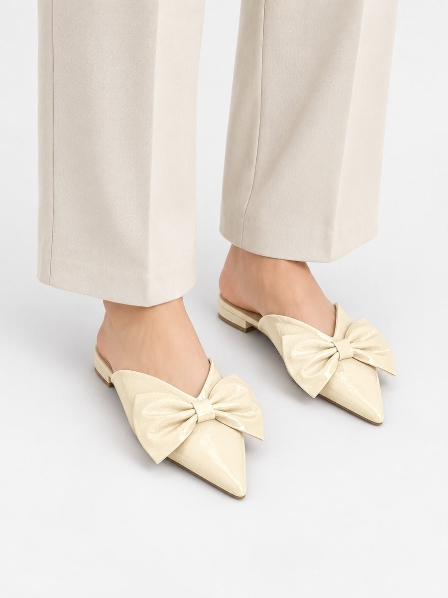 Rachel-Rose – Mule en cuir souple à nœud femme – Abricot — portée