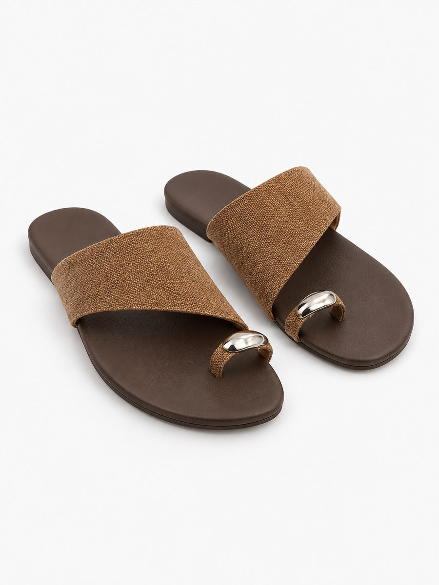 Sabrina-Marie – Sandale plate gladiateur à entre-doigts femme – Marron — trois quarts