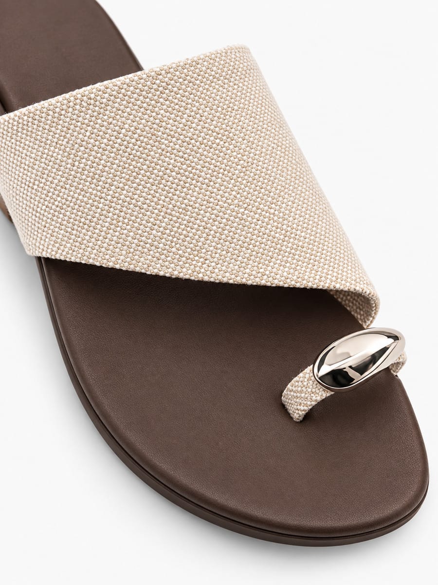Sabrina-Marie – Sandale plate gladiateur à entre-doigts femme – Beige — détail