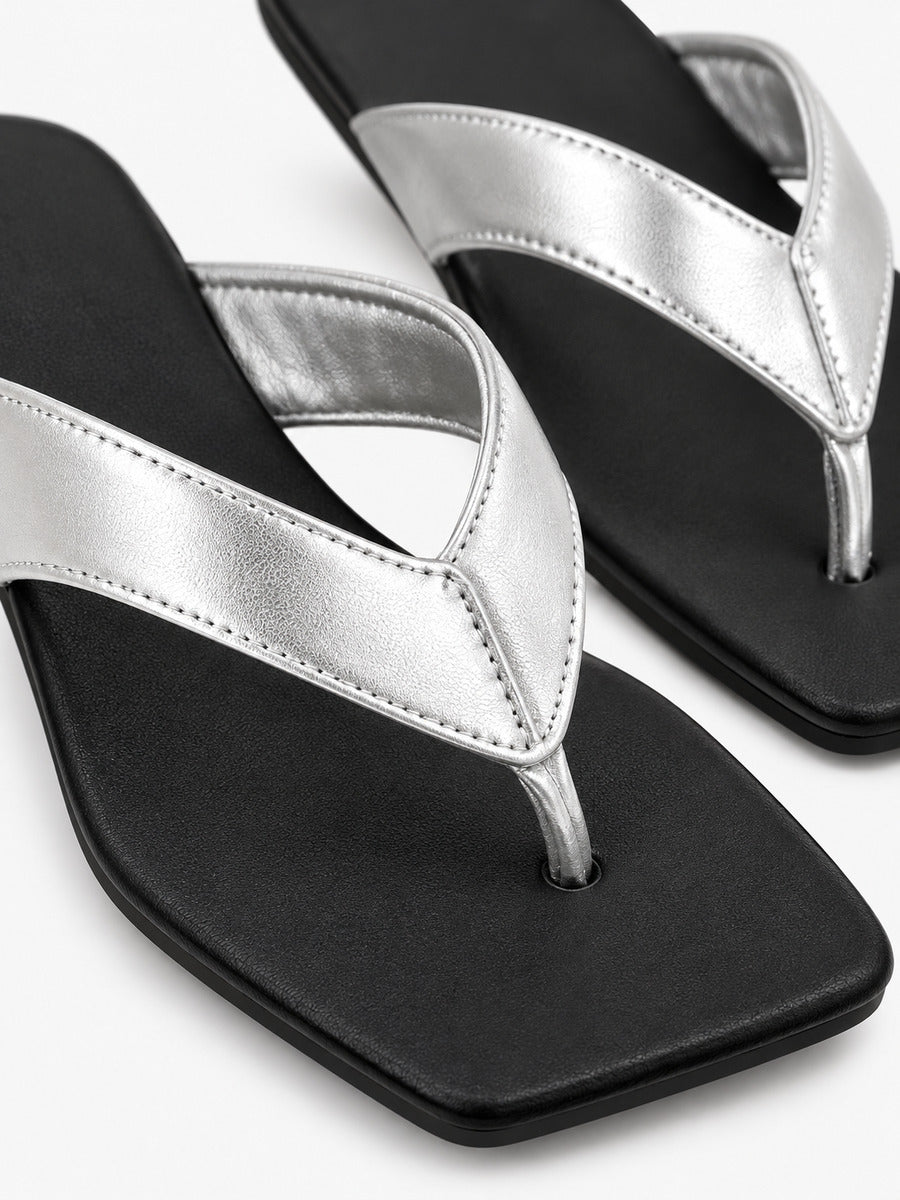 Sandra-Marie – Tong colorée à entre-doigts femme – Argent — détail