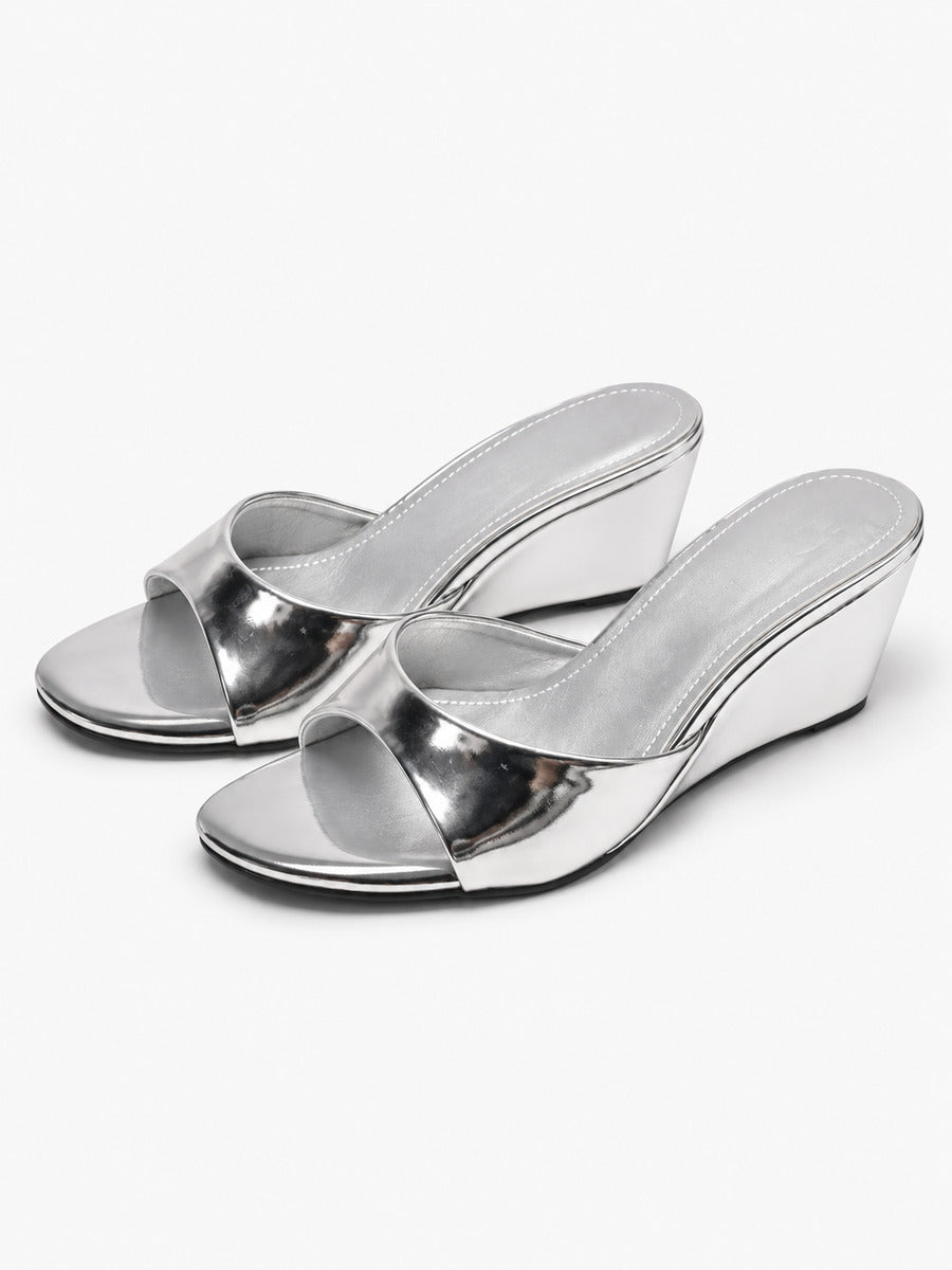 Sandra-Rose – Mule compensée en cuir verni femme – Argent — trois quarts