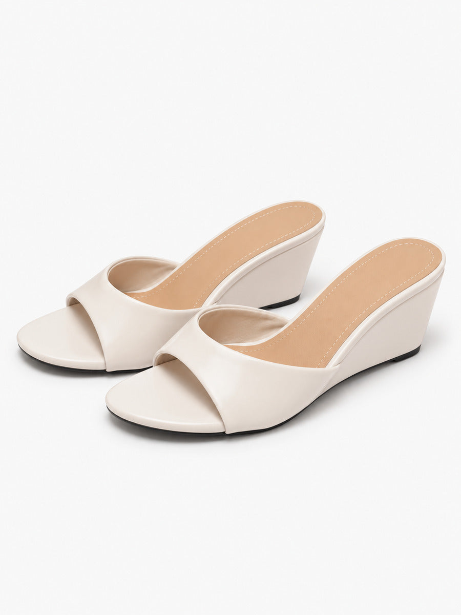 Sandra-Rose – Mule compensée en cuir verni femme – Beige — trois quarts