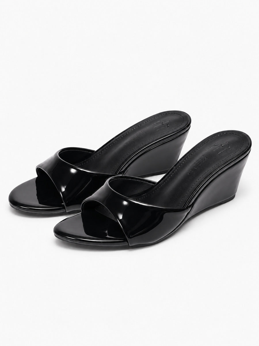Sandra-Rose – Mule compensée en cuir verni femme – Noir — trois quarts