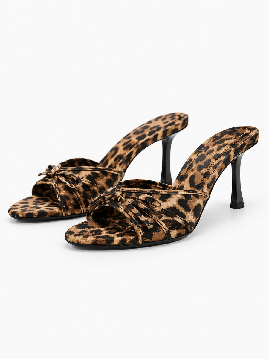 Suzanne-Marie – Mule de luxe à talon haut et nœud femme – Léopard — trois quarts