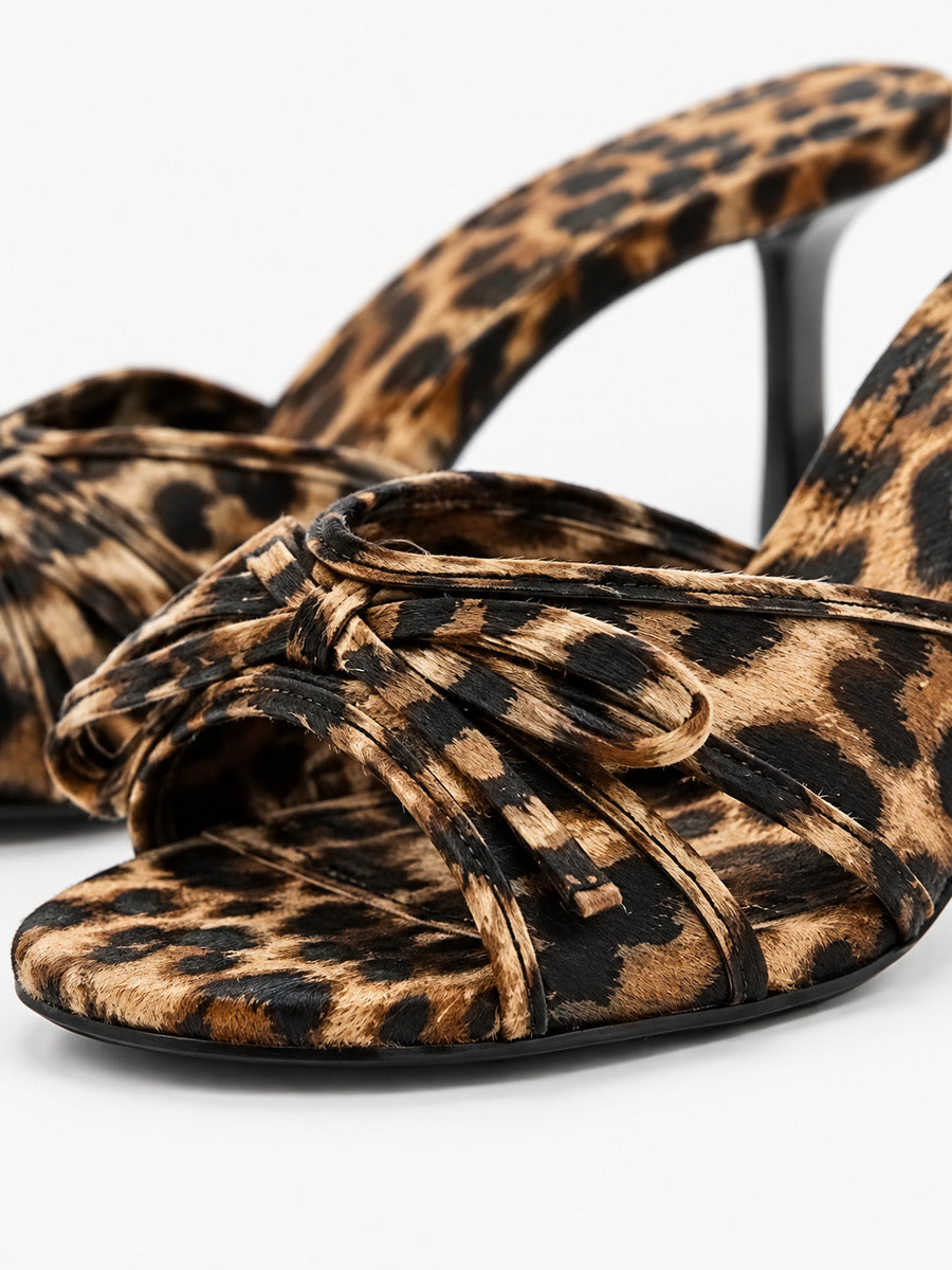 Suzanne-Marie – Mule de luxe à talon haut et nœud femme – Léopard — détail
