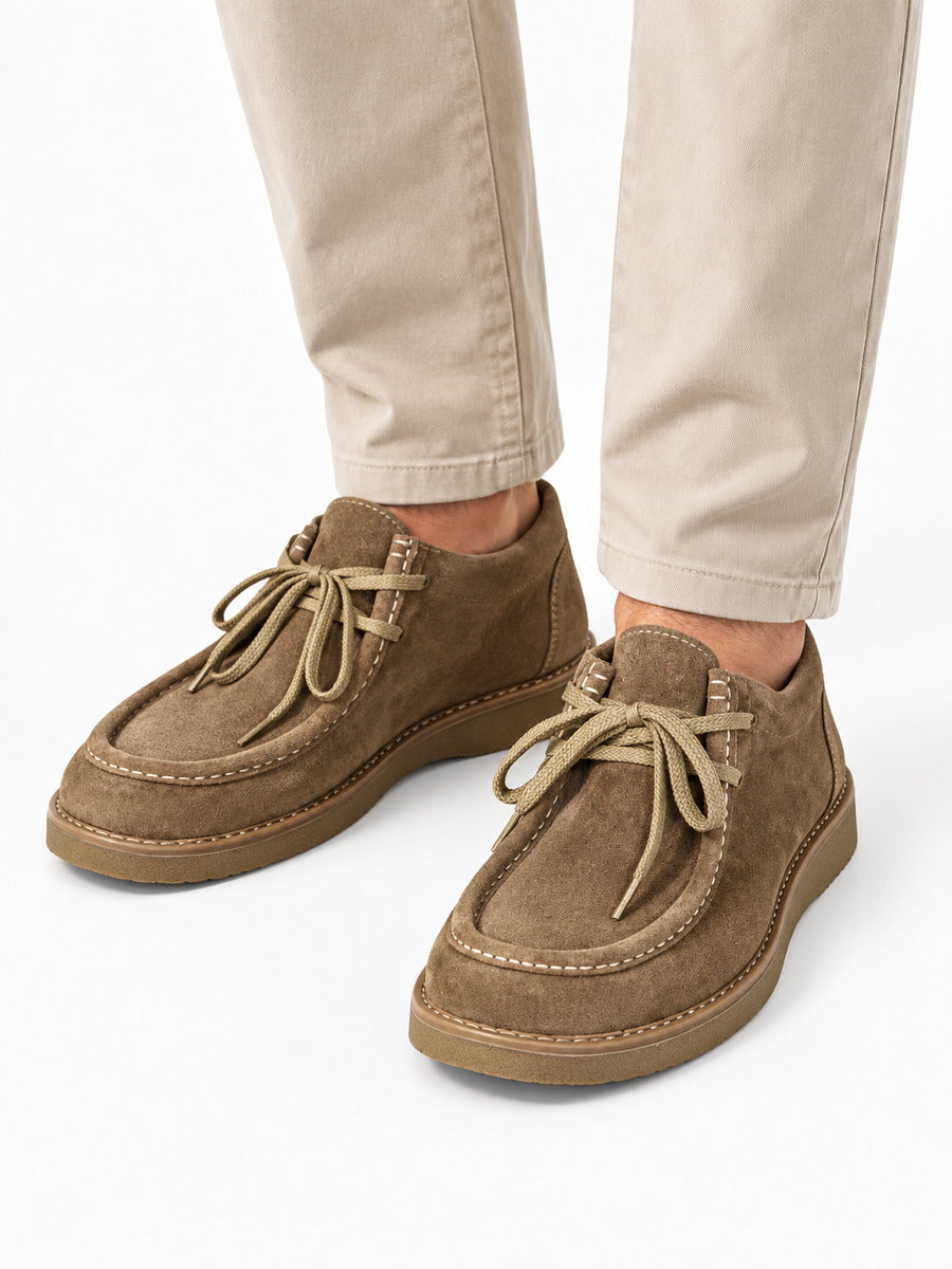 Célestin – Mocassin en daim kaki homme — portée