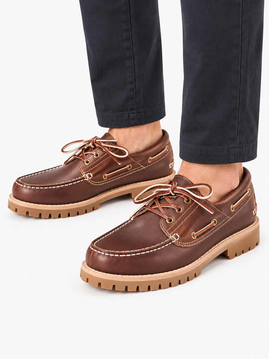 Charles – Chaussure bateau à lacets homme — portée