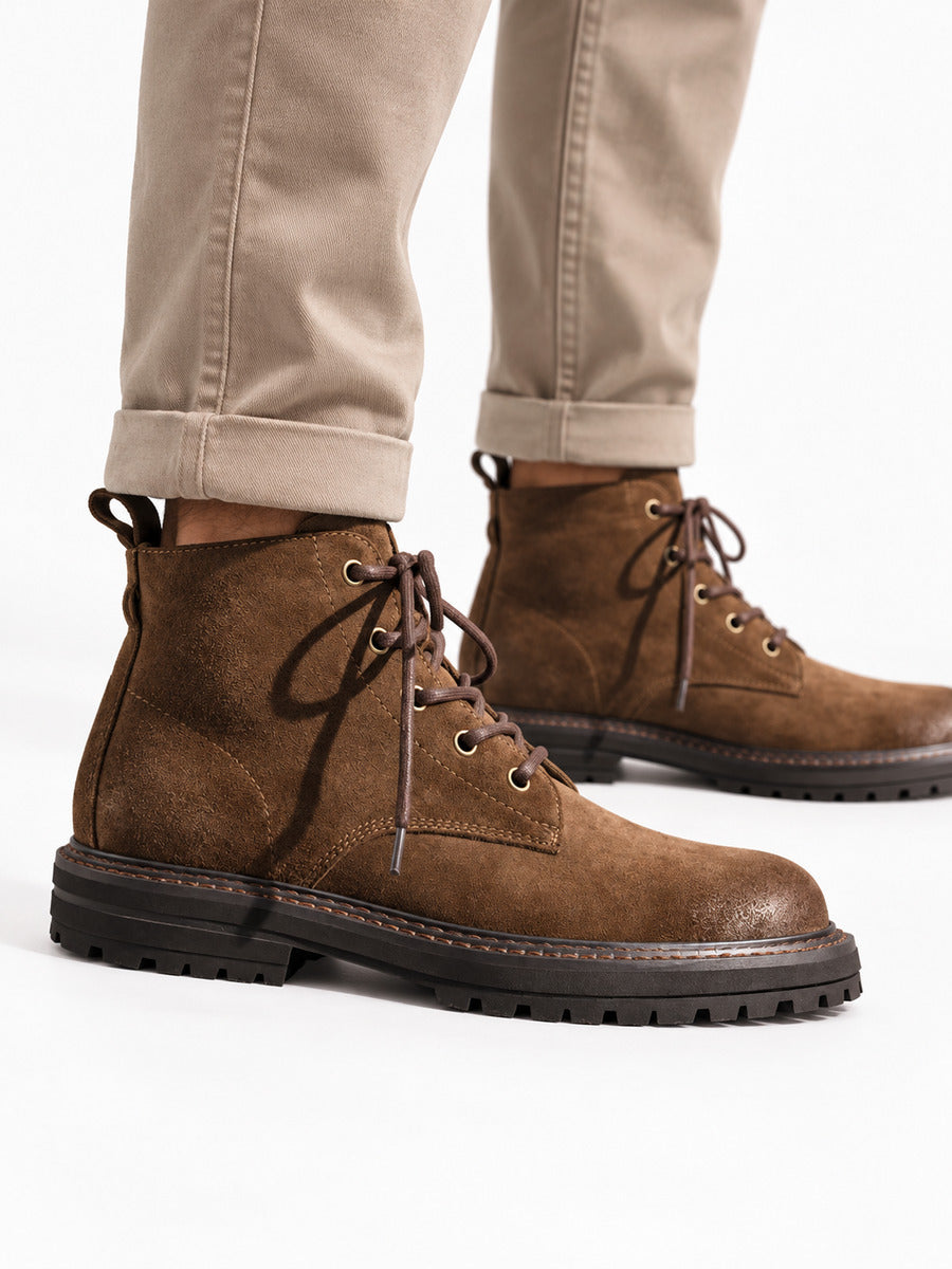 David – Bottine désert en daim marron homme — portée