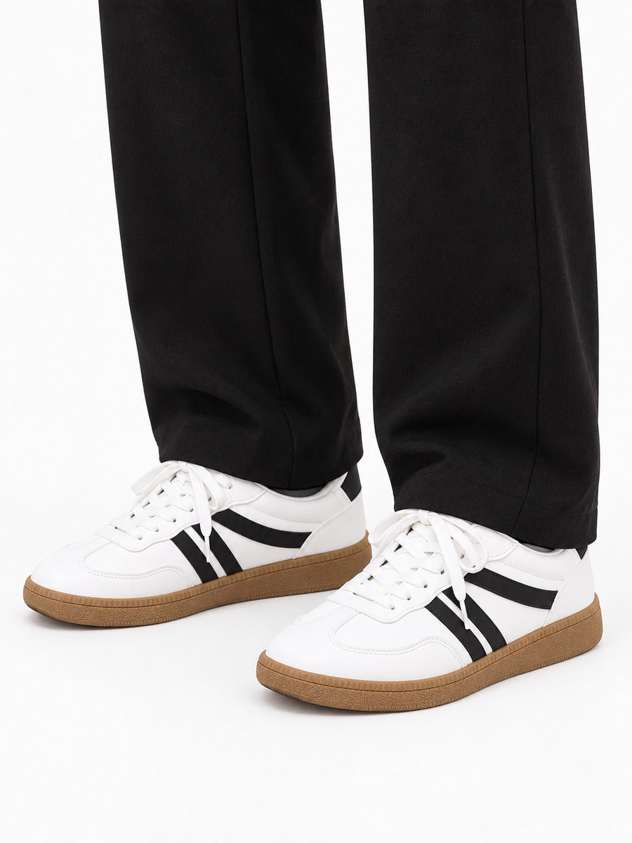 Diane – Baskets femme – Noir et blanc — portée
