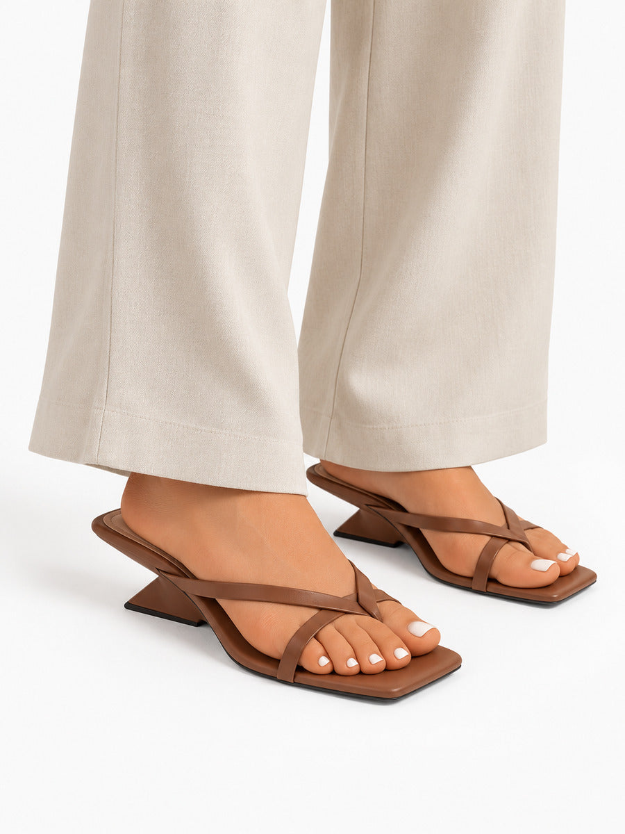 Dina – Mule à talon fin femme – Marron — portée