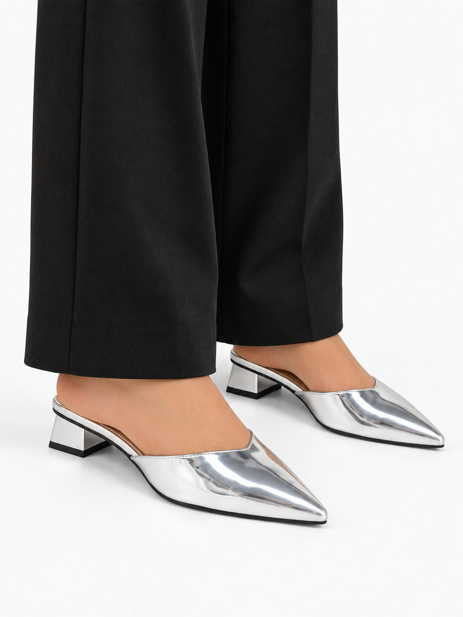 Eloïse – Mule à talon bas femme – Argenté — portée