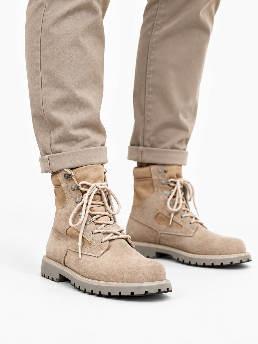 Emmanuel – Bottine désert en daim kaki homme — portée