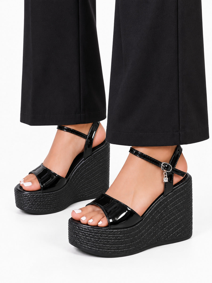 Erika – Sandale compensée femme – Noir — portée