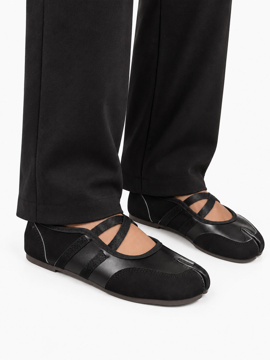 Fabienne – Ballerine Tabi femme – Noir — portée